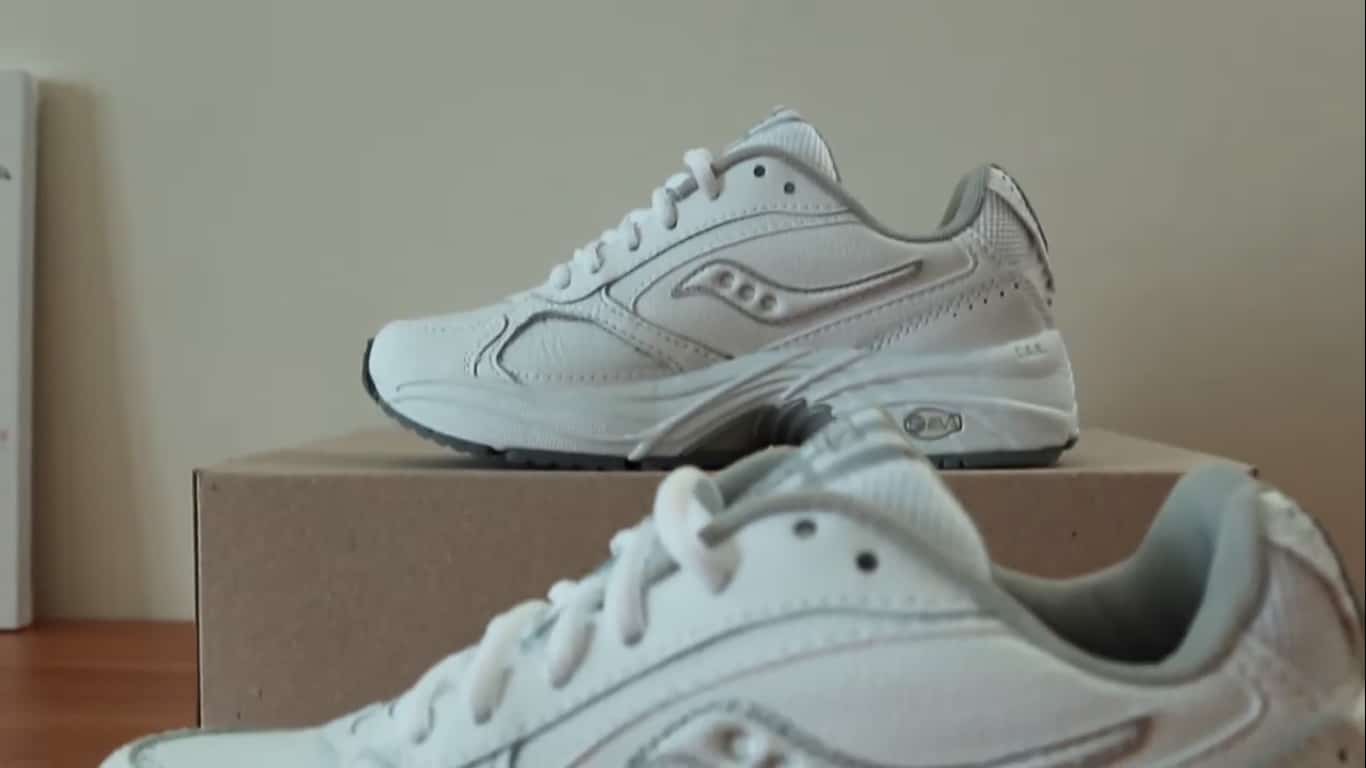 saucony walking shoes