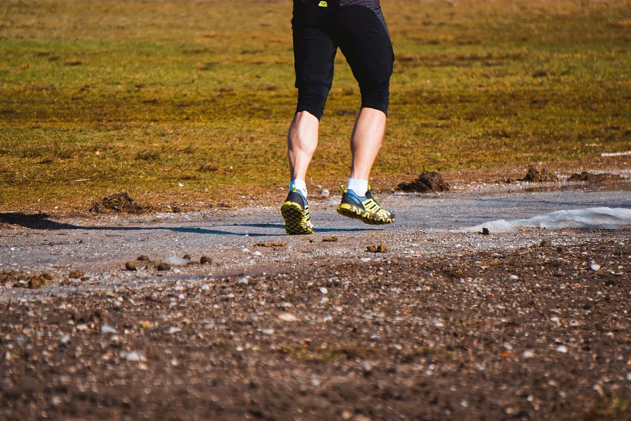 how to run with flat feet