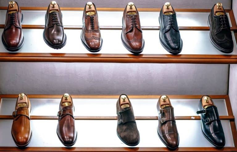 mens shoes display