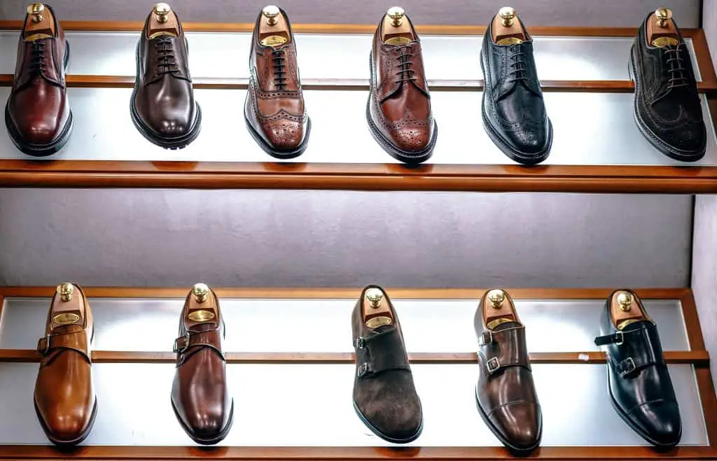 mens shoes display