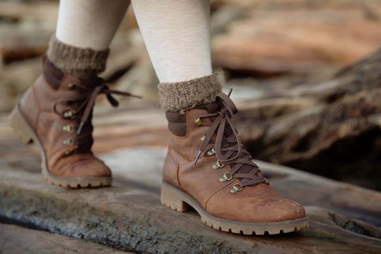 9 Best Work Boots for Women (2023 Reviews)