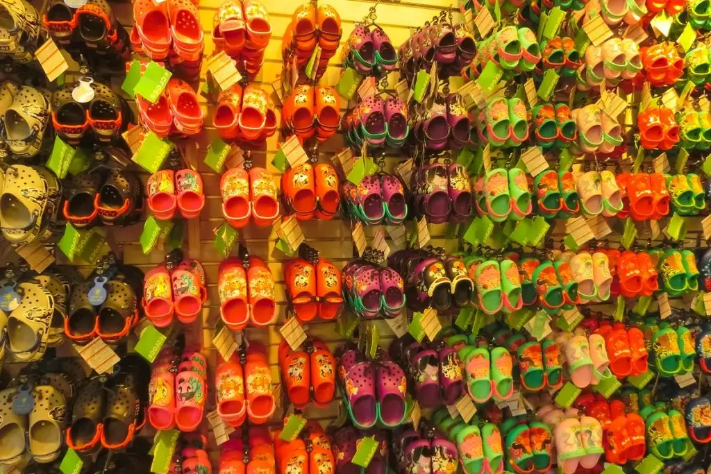 colors of crocs